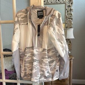 Ladies Grey Camo Quarter Zip Windbreaker NWT
Size L